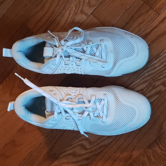 GIRLS SOFTBALL METAL CLEATS UNDER ARMOR SIZE 9 - Picture 1 of 6